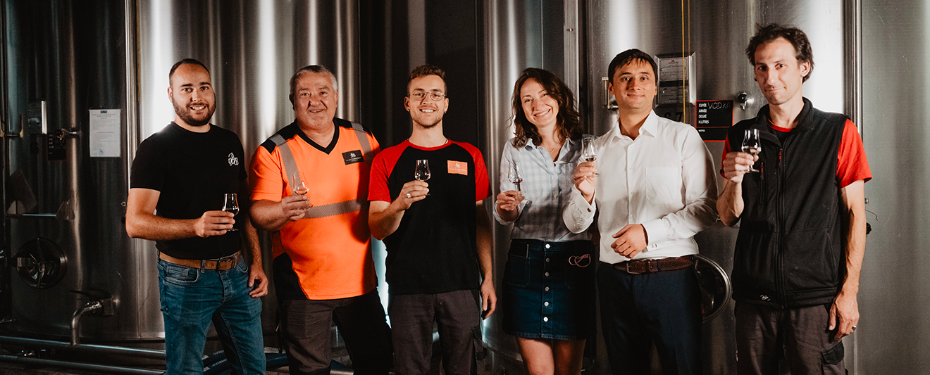 Equipe Summum qui déguste la vodka